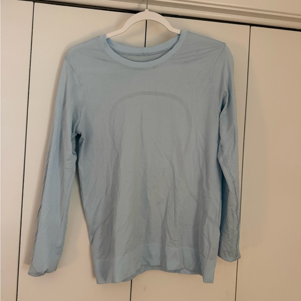 “Relaxed” fit long sleeve lululemon swiftly
